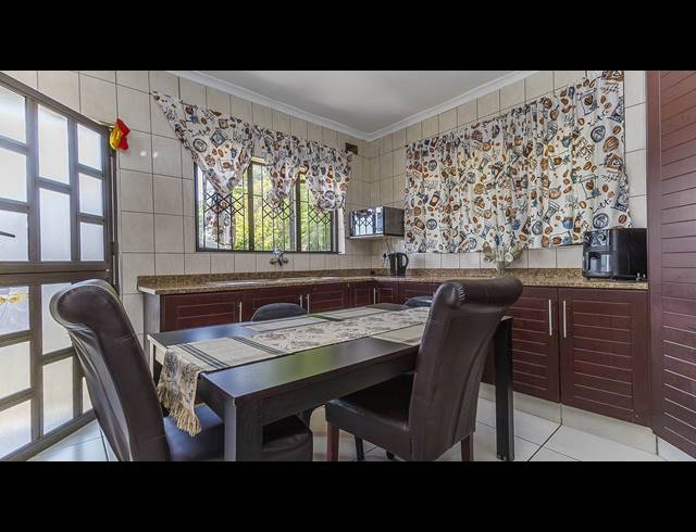 5 BEDROOM FREESTANDING FOR SALE IN WYEBANK